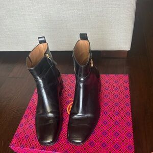 Tory Burch everly flat boot